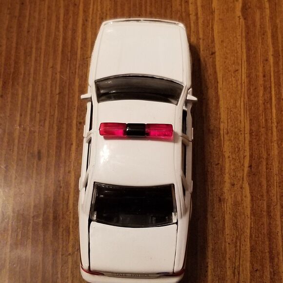 North Dakota State Patrol Road Champs die cast police car 1:43 scale - Picture 10 of 10